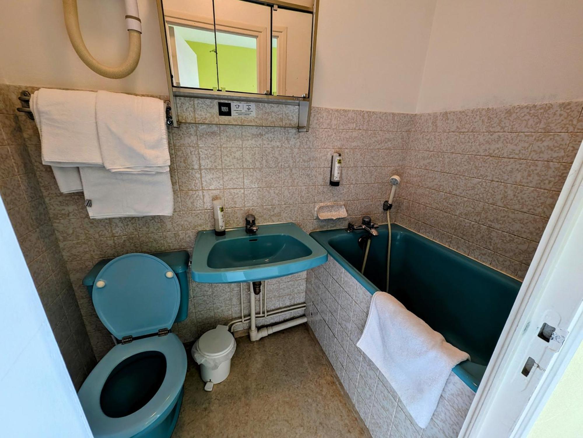 Logis Hotel Le Beau Site Шамбон-сюр-Лак Экстерьер фото